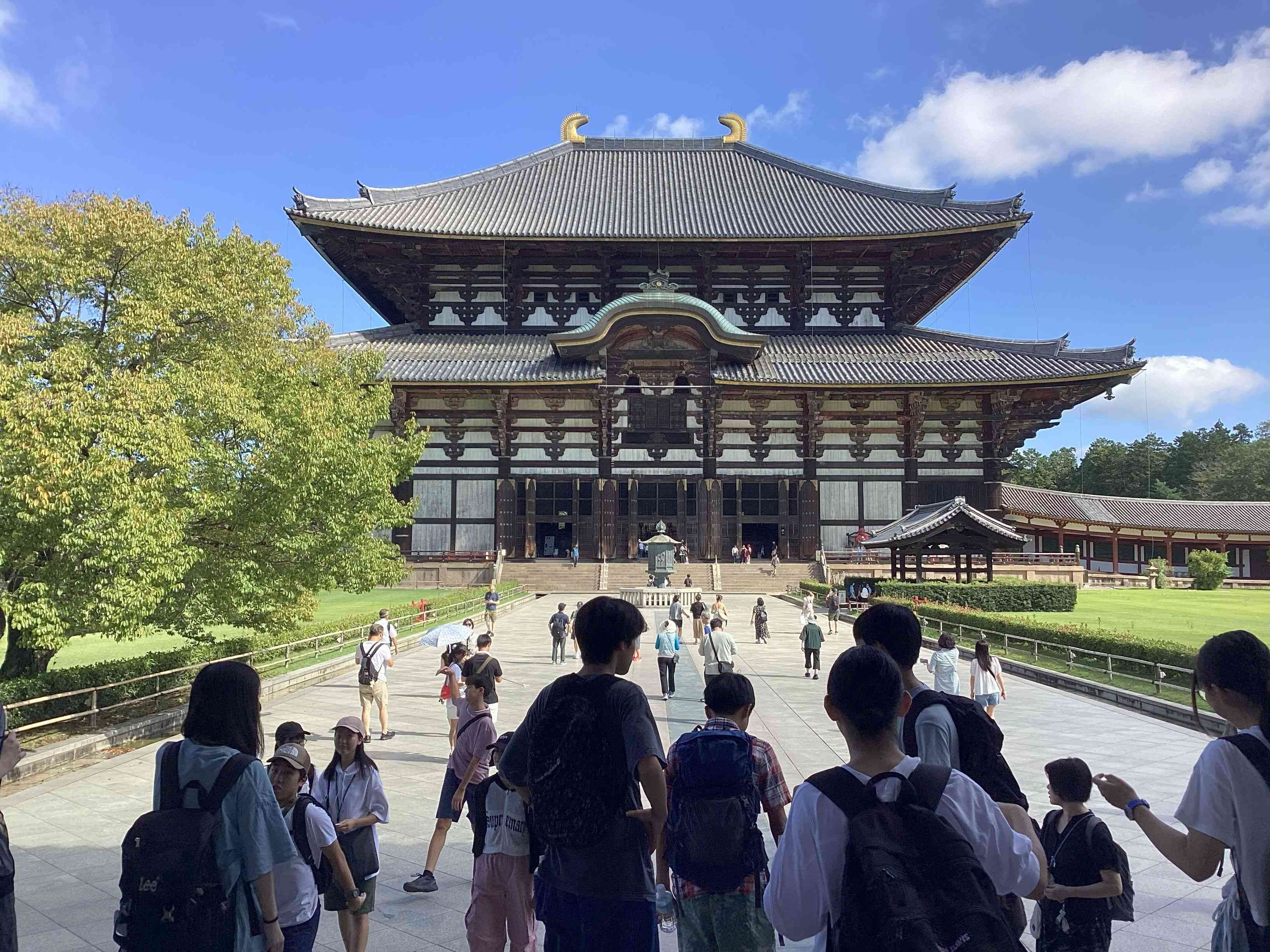 東大寺大仏殿前